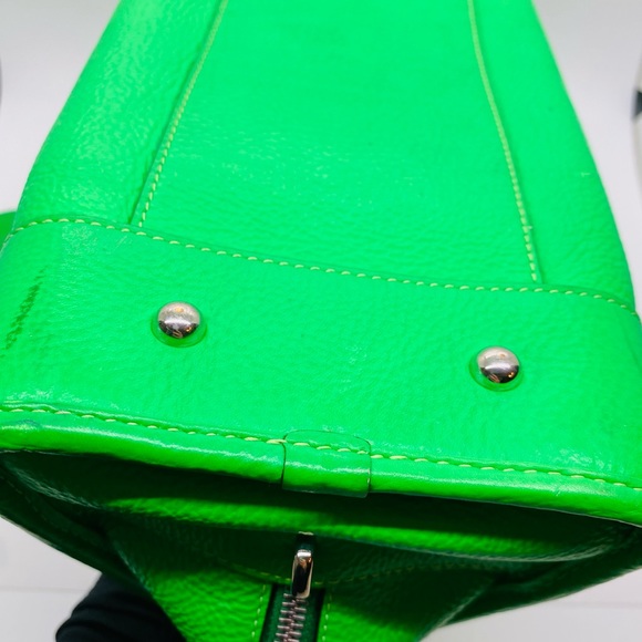 Loewe Green Limited Edition leather bag with handles - Picture 13 of 17